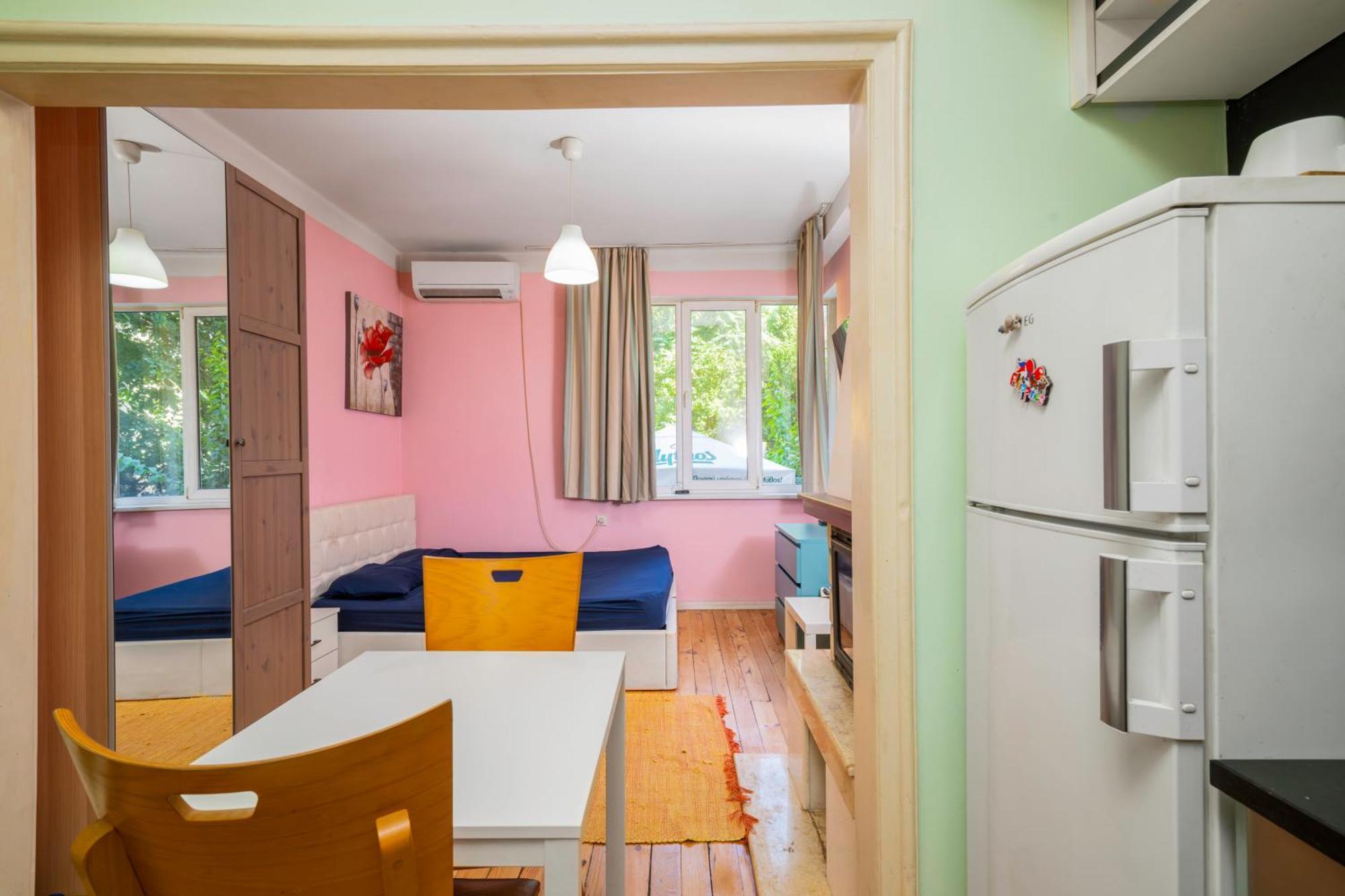 Ferienwohnung Sofia'S 1Bd Colourful Getaway Near Ndk Exterior foto